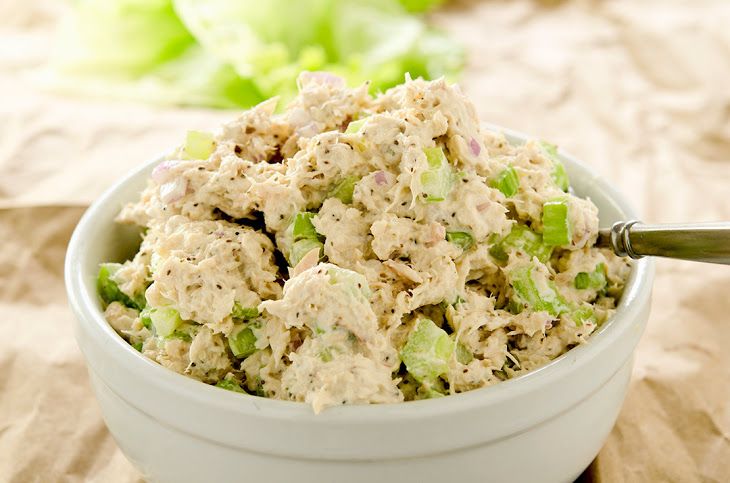 Low carb tuna salad with dressing