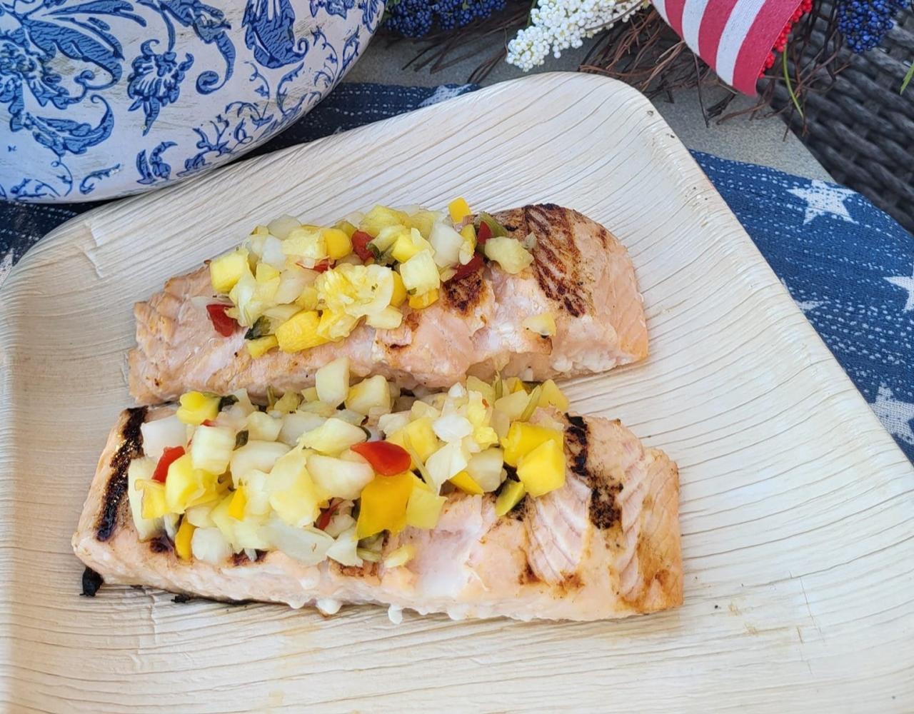Grilled salmon with pineapple salsa