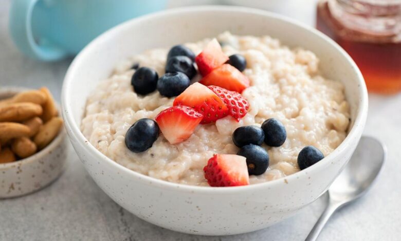 Matcha kale oats bowl with fruit