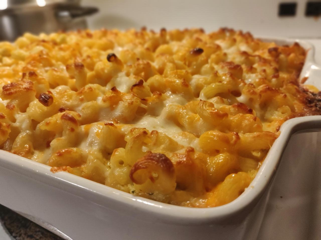 Skinny baked broccoli mac cheese