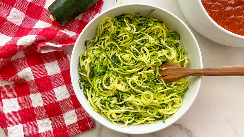 Zucchini noodles noodle spiralizer tomato lifesambrosia ambrosia veggie zoodle basil