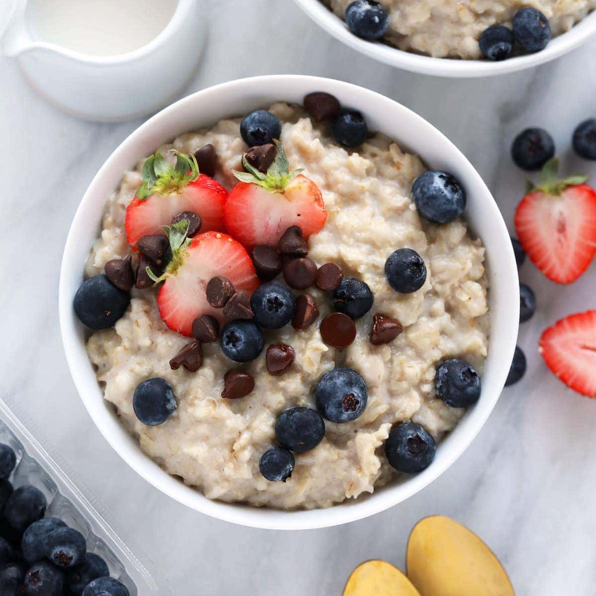 Matcha kale oats bowl with fruit