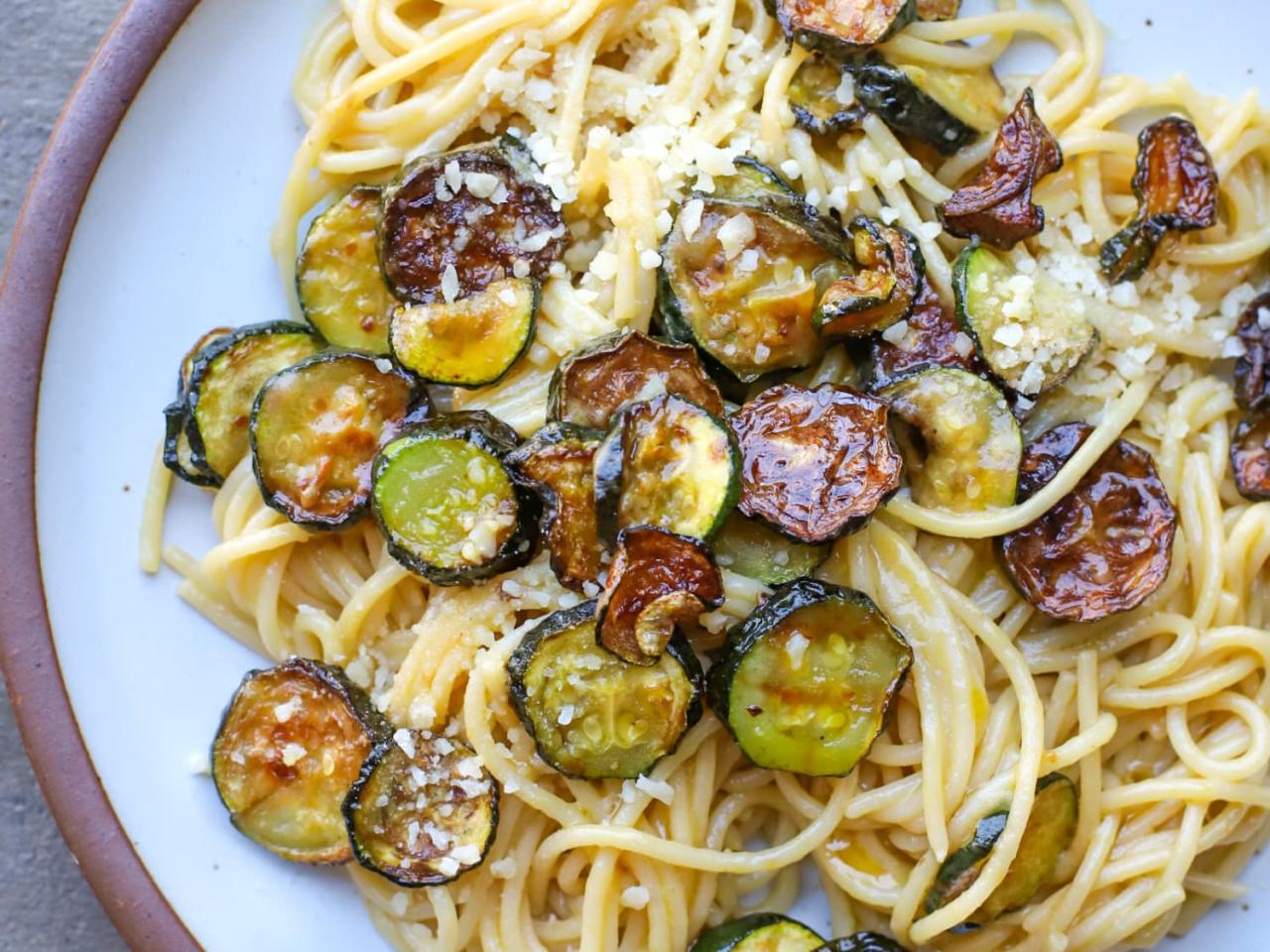 No cook tomato sauce with zucchini ribbons and pasta