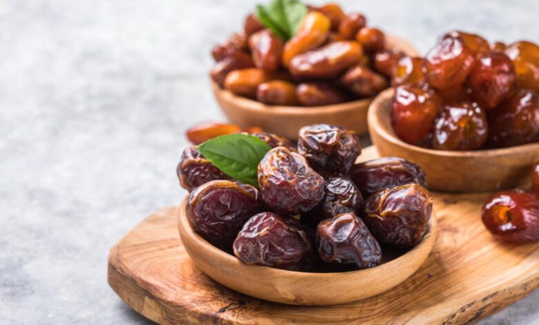 How to eat dates