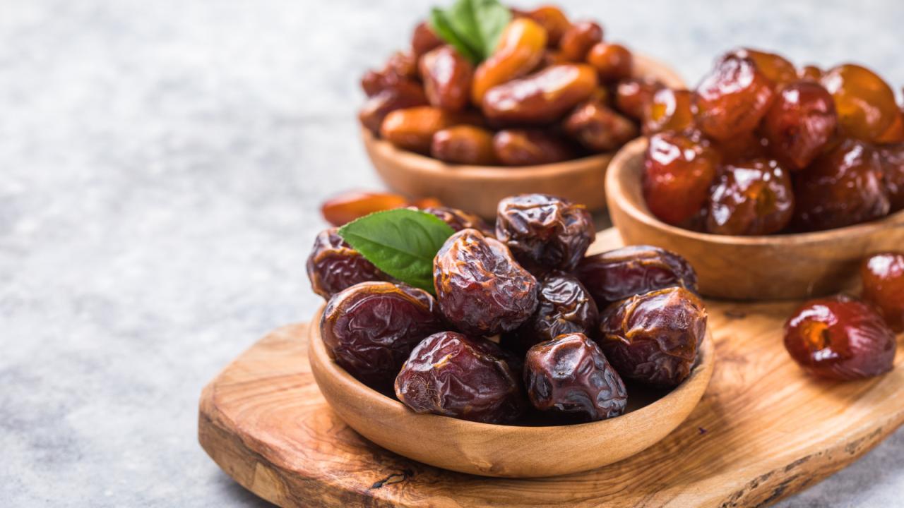 How to eat dates