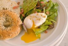 9 delicious ways to use poached eggs under 435 calories