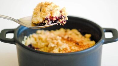 Microwave breakfast berry crumble