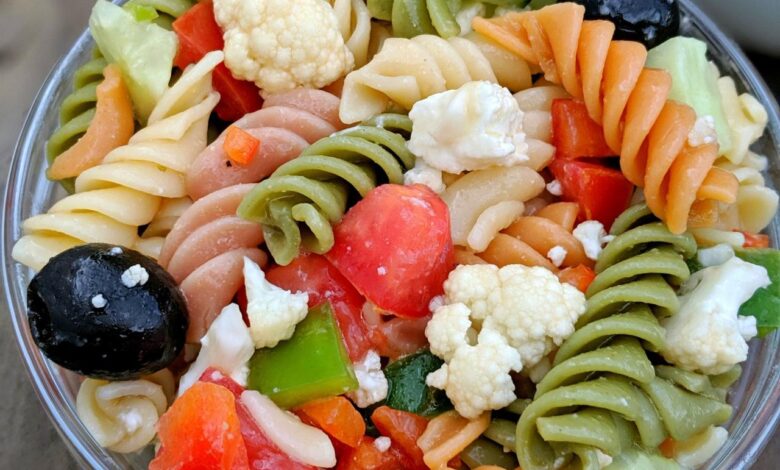 13 satisfying salads under 400 calories