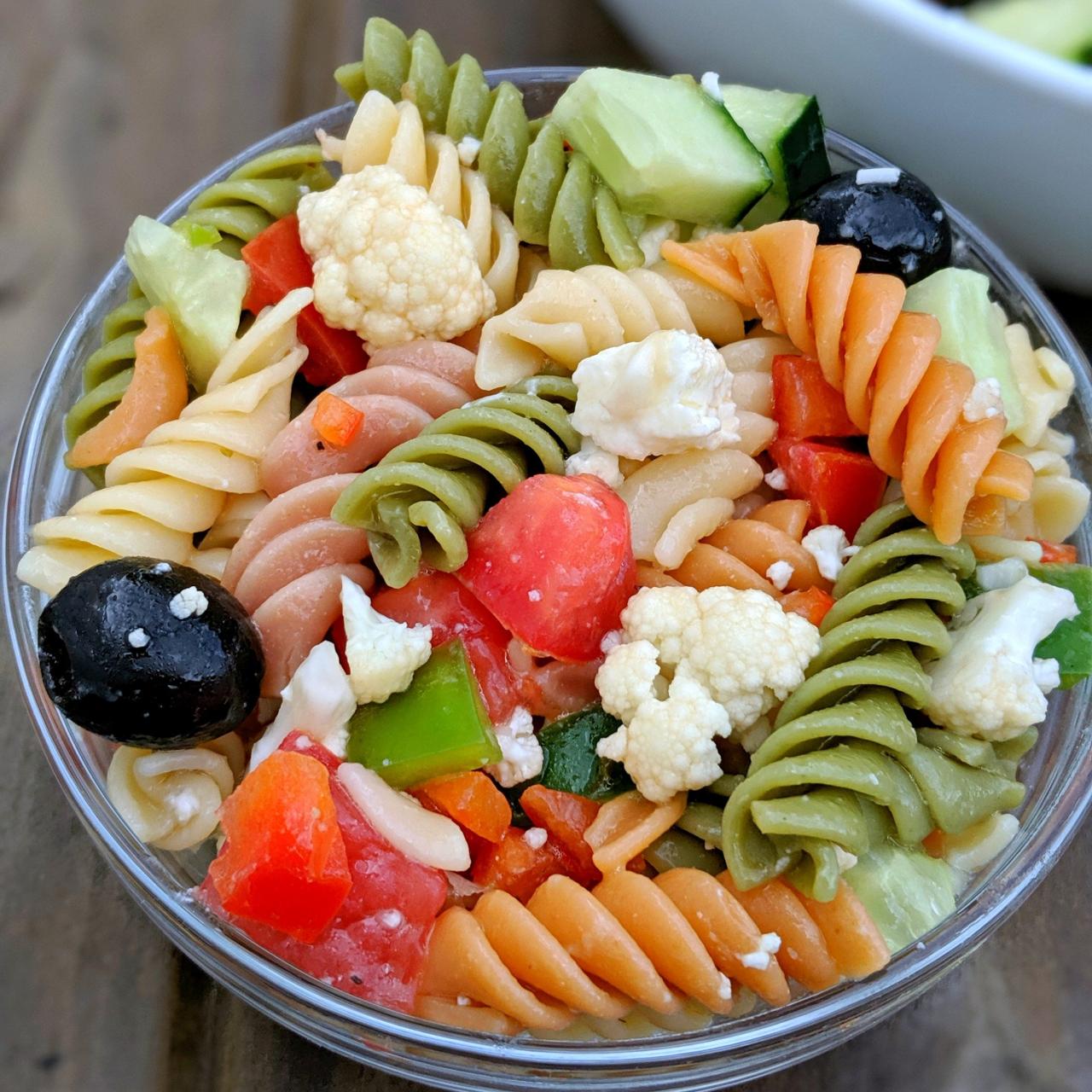 13 satisfying salads under 400 calories