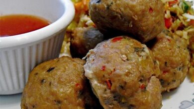 Thai turkey meatballs with spicy cilantro dip