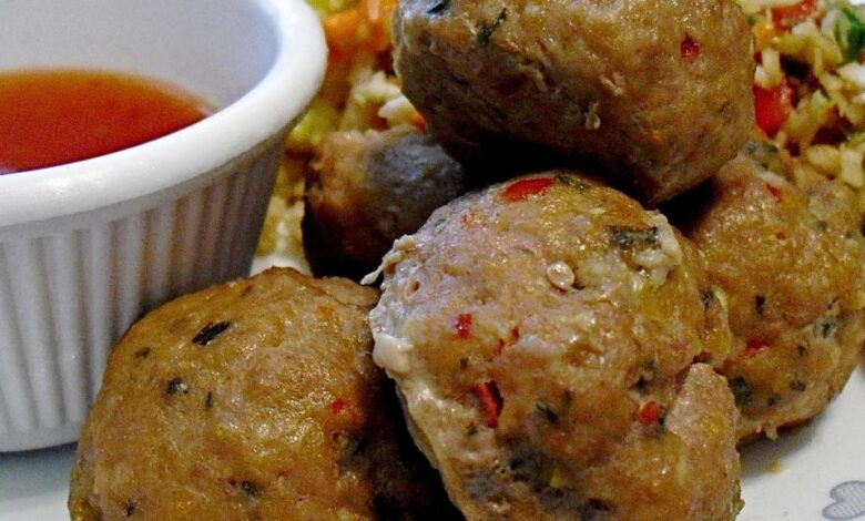 Thai turkey meatballs with spicy cilantro dip