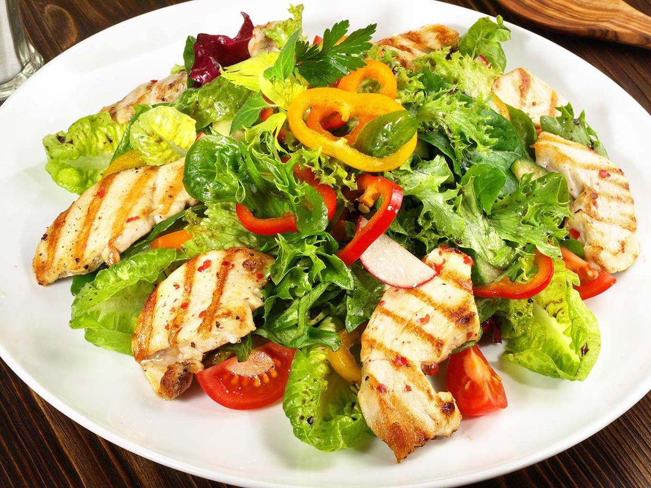 Diets and recipes for meal worthy salads