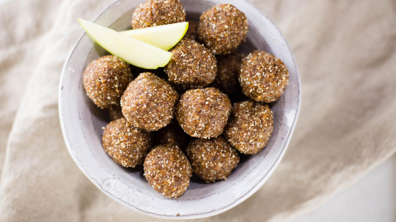 Apple pie energy bites