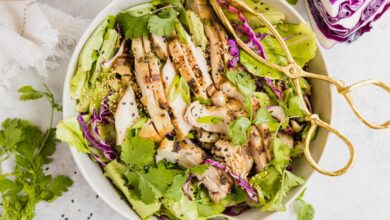 Shredded vegetable salad with sesame chicken strips