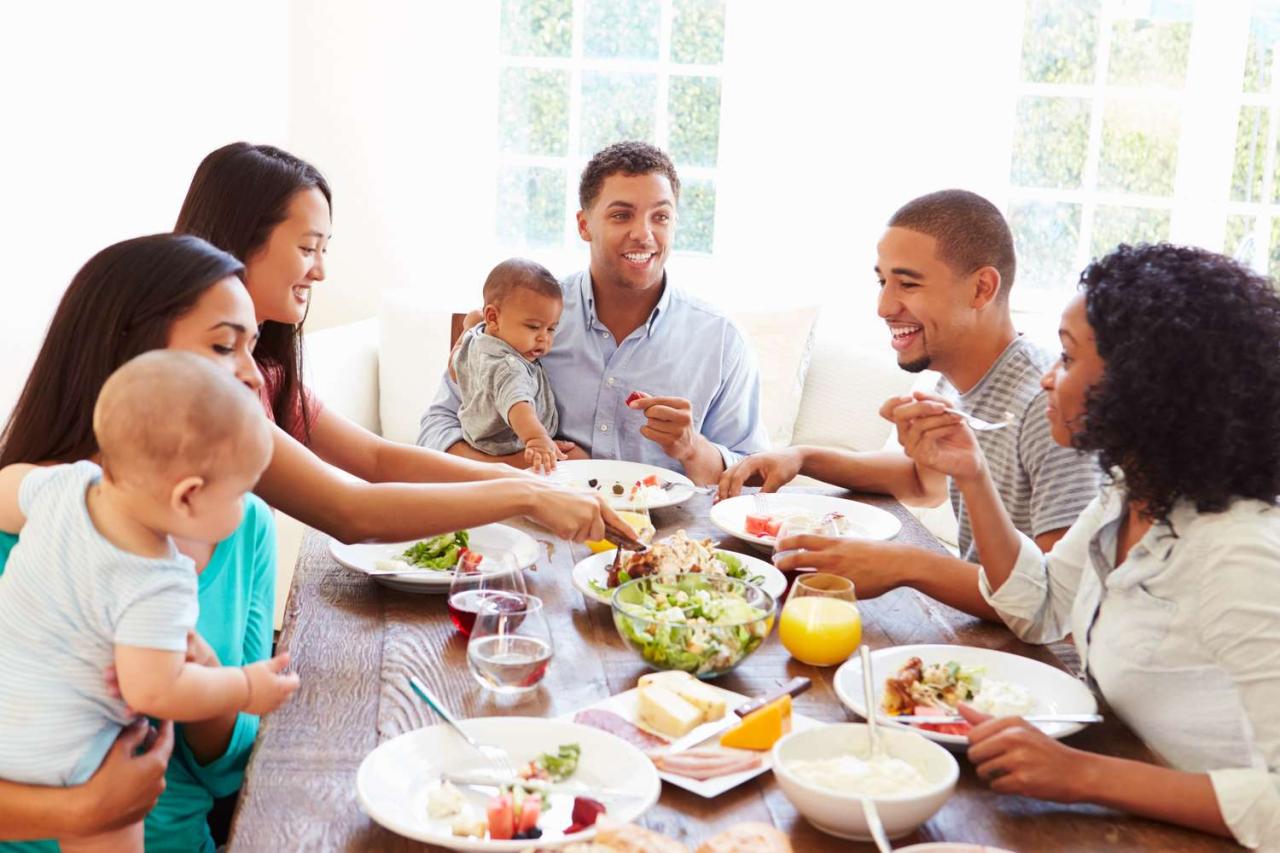 Why families should prioritize eating together