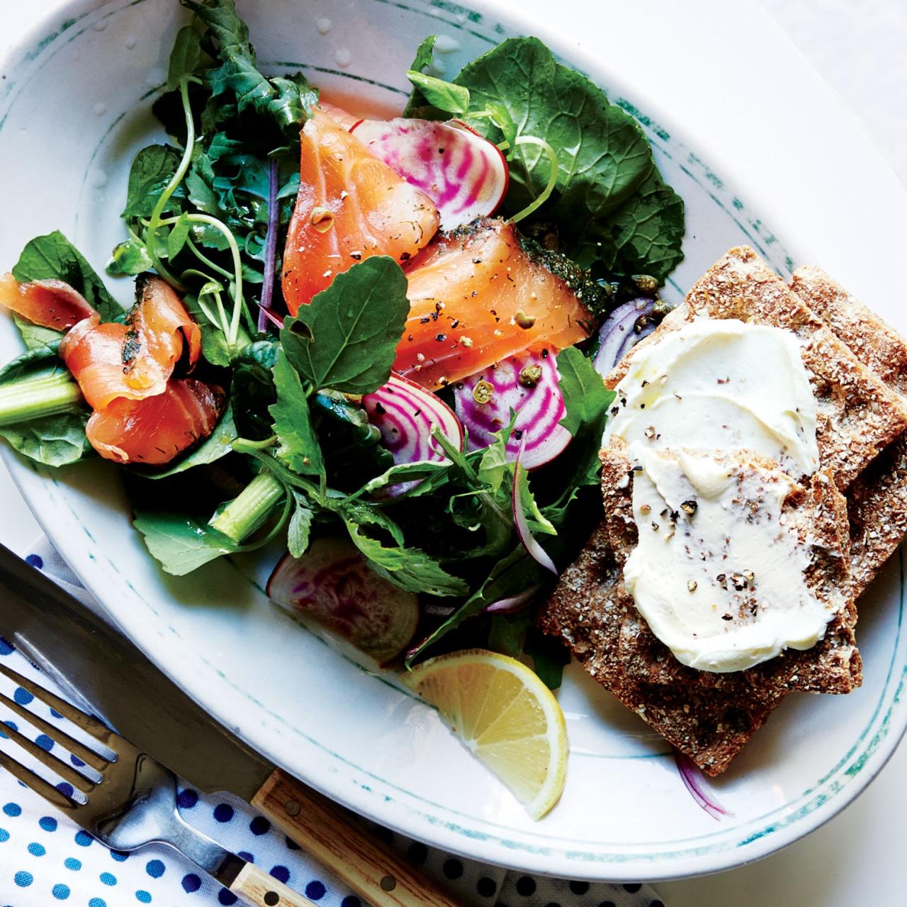 Lox breakfast salad