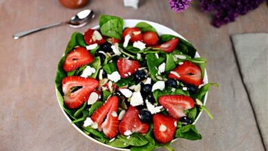 Blueberry spinach power salad