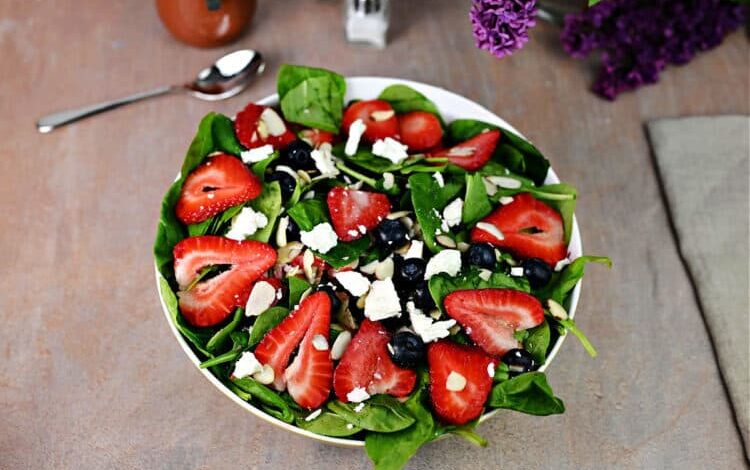 Blueberry spinach power salad