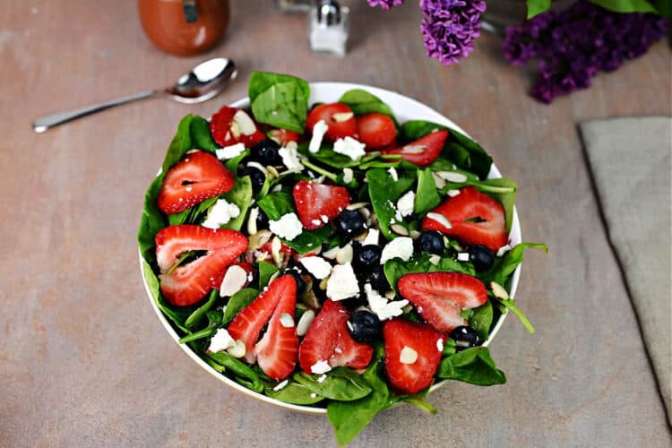 Blueberry spinach power salad