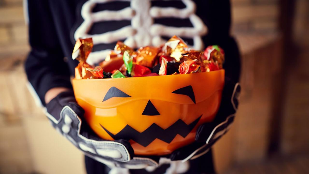 6 ways to burn off halloween candy in 15 minutes or less