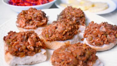 Vegan bbq jackfruit sliders with slaw