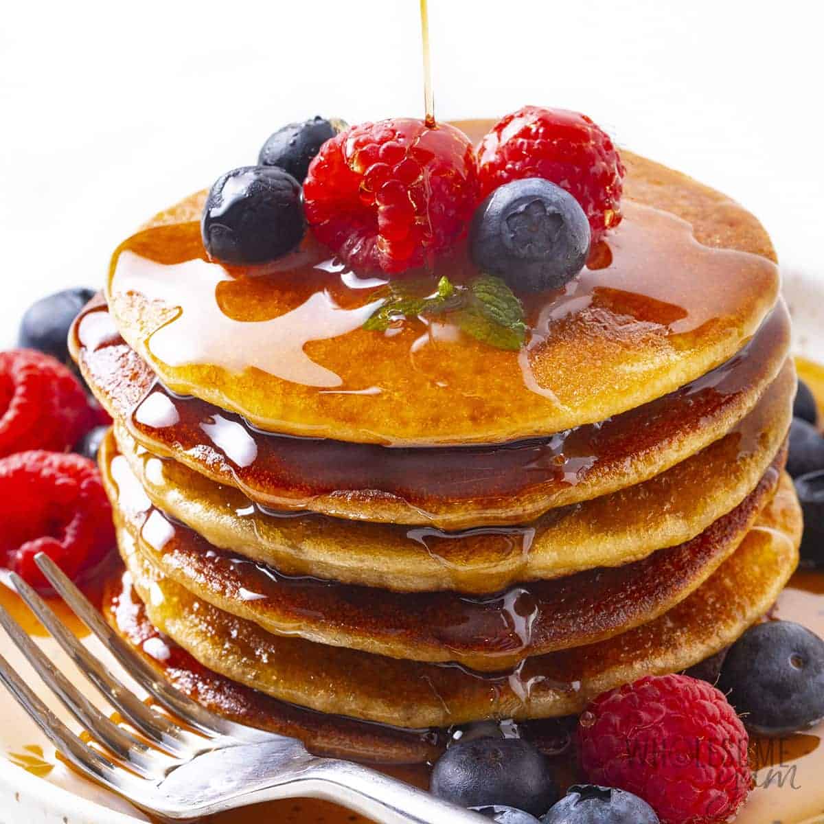 Almond flour pancakes with yogurt and nectarines