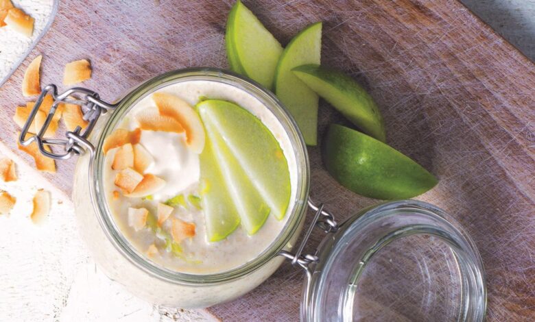 Coconut green apple muesli