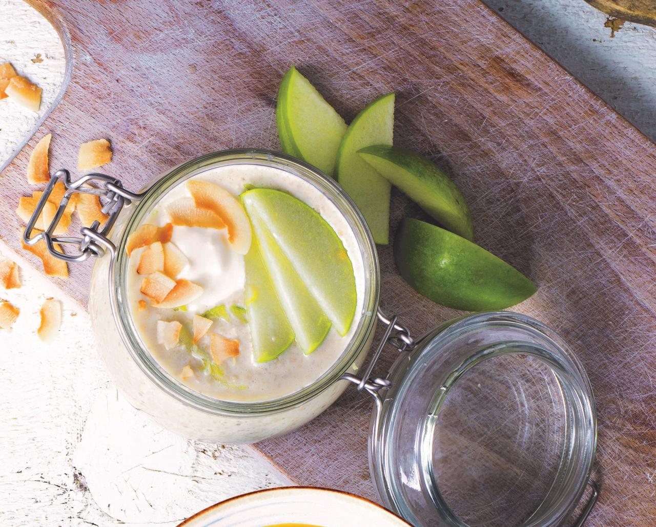 Coconut green apple muesli