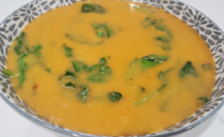 Creamy white bean and spinach soup