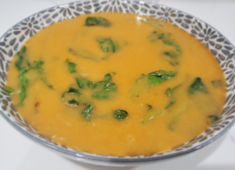 Creamy white bean and spinach soup