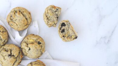 Vegan banana muffins with almond apple spread