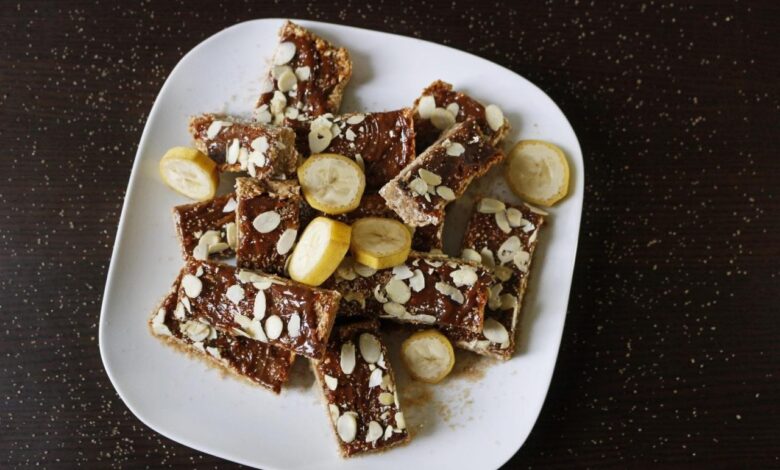Banana berry oat bars