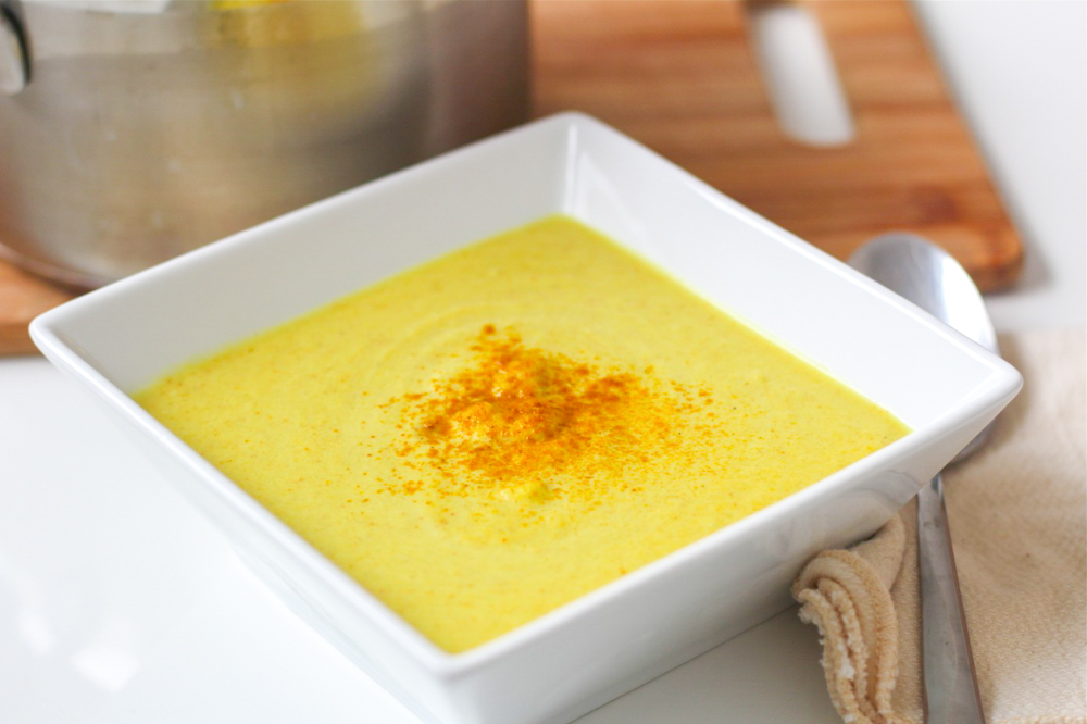 Curried cauliflower soup with pistachios