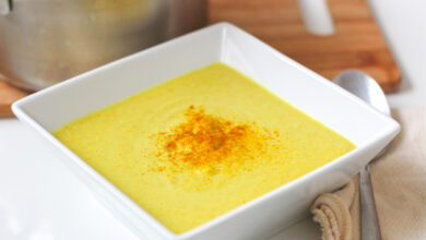 Curried cauliflower soup with pistachios
