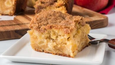 Vegan apple crumb coffee cake