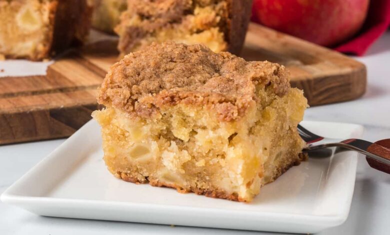 Vegan apple crumb coffee cake