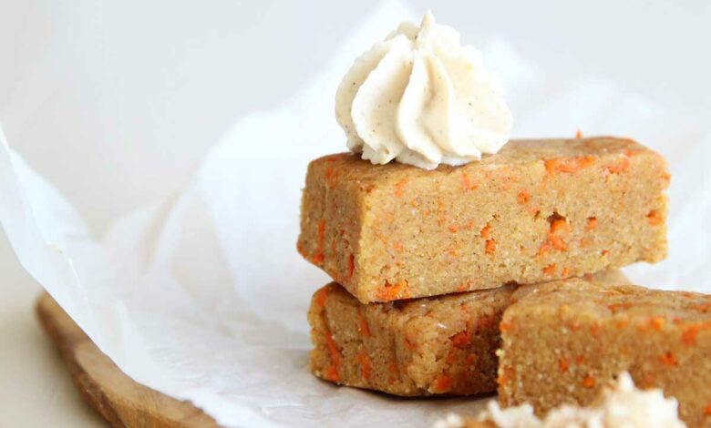 No bake carrot cake protein bars