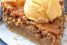 Oatmeal strawberry cookie pie