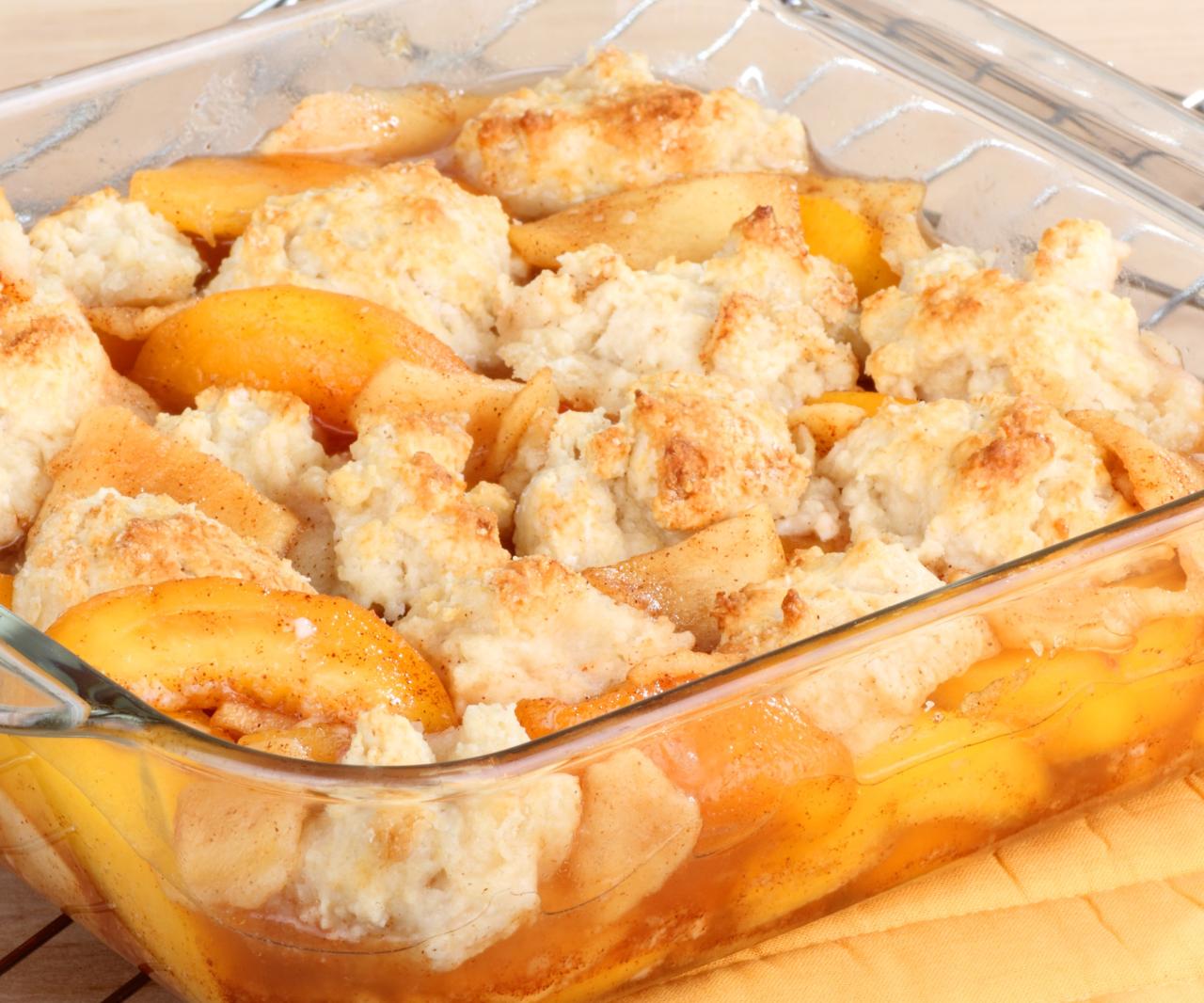 Quick skillet peach cobbler