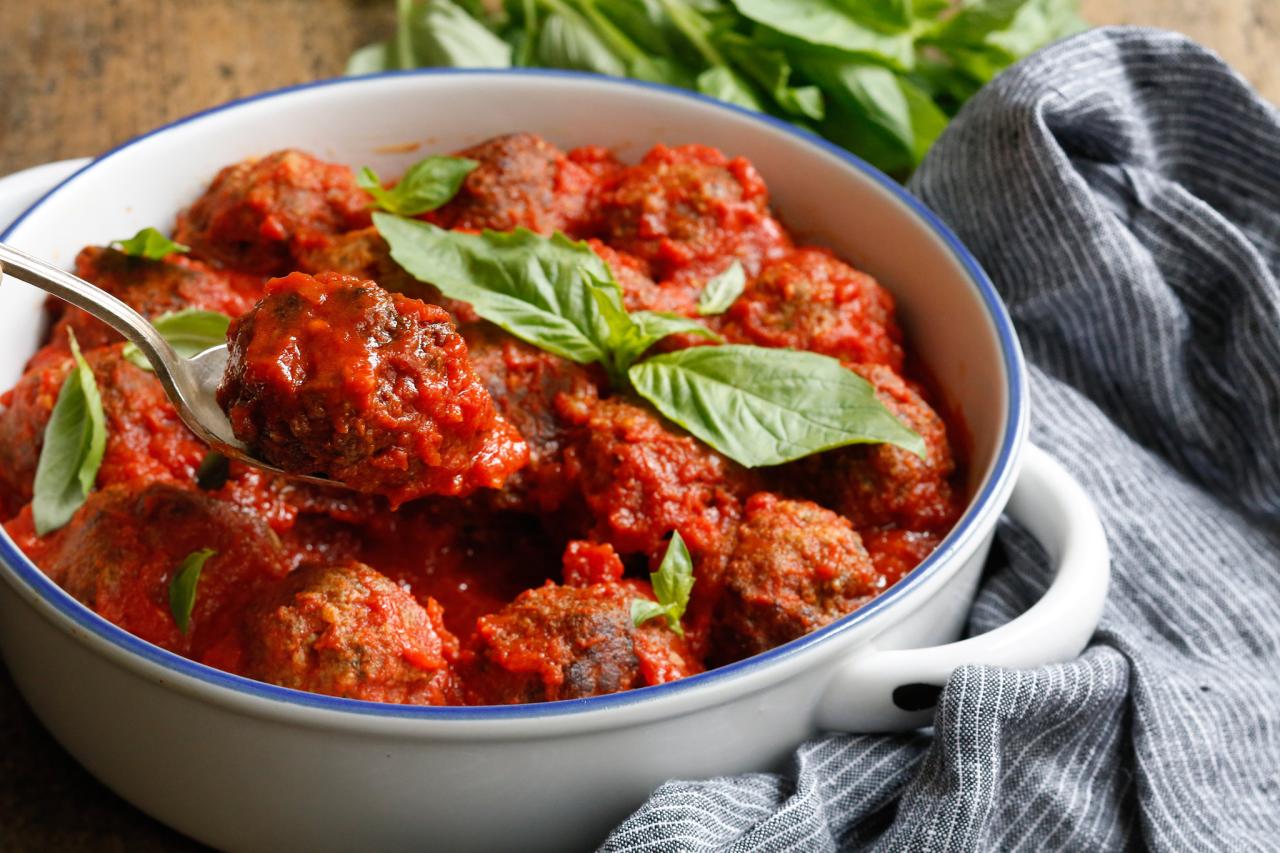 Smothered meatballs marinara