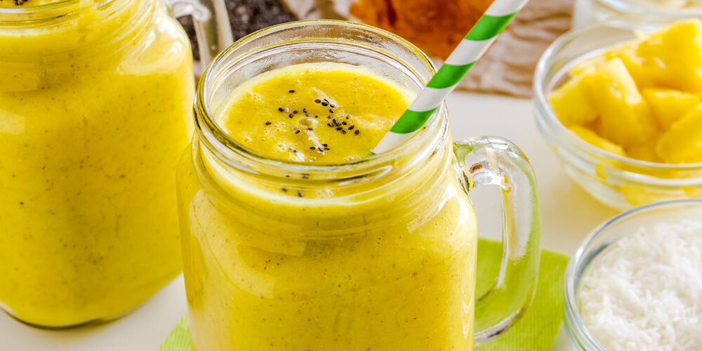 Mango mandarin smoothie with turmeric