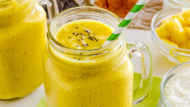 Mango mandarin smoothie with turmeric