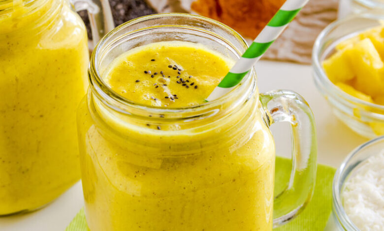 Mango mandarin smoothie with turmeric